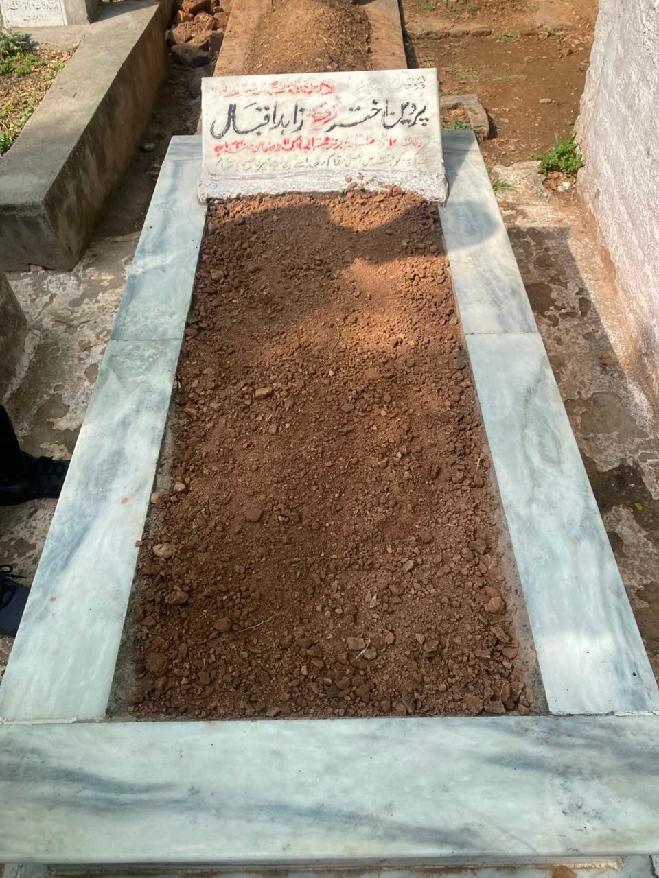 Maintained grave in Pakistan — Qabar Cares