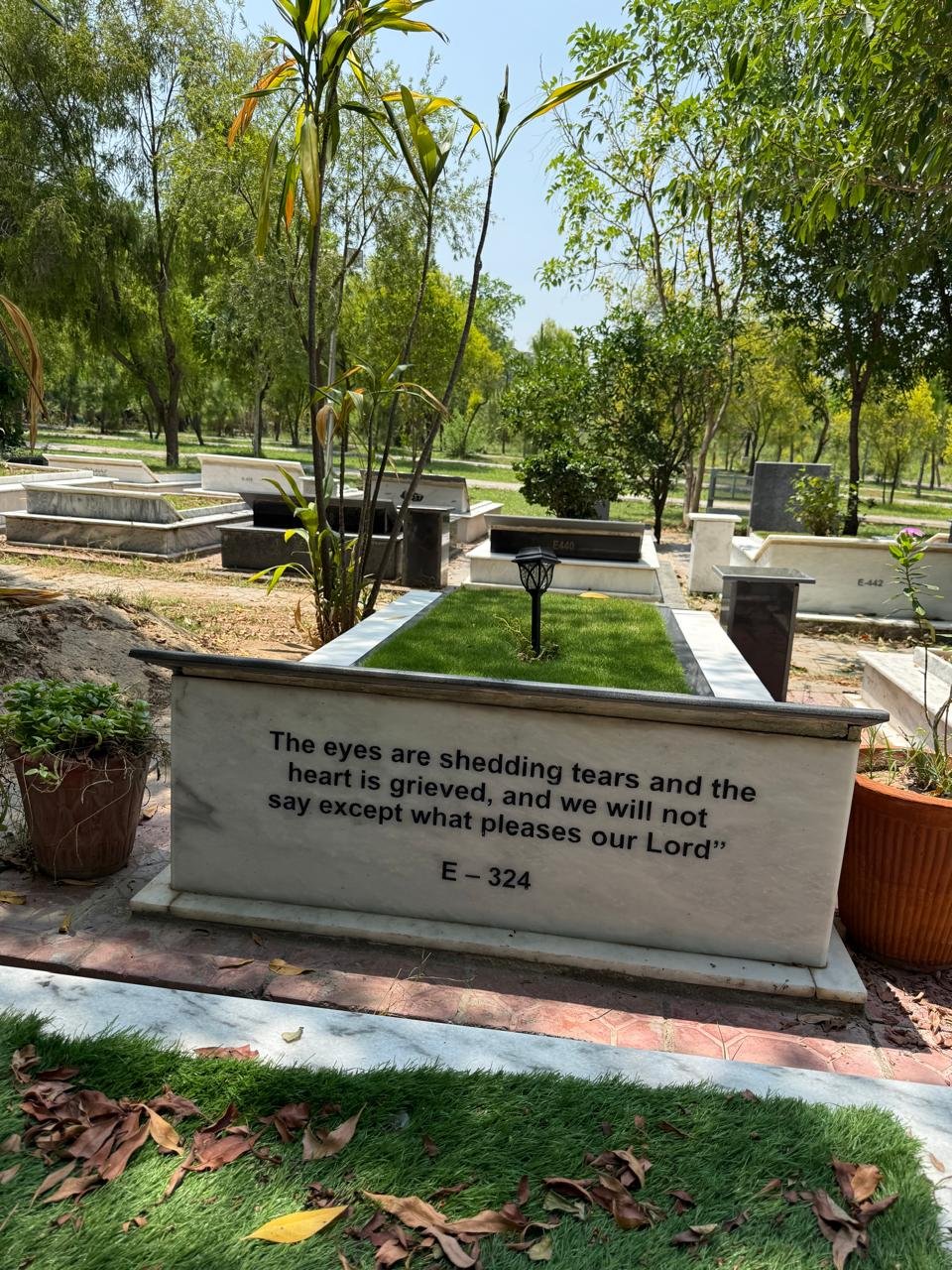 Maintained grave in Pakistan — Qabar Cares