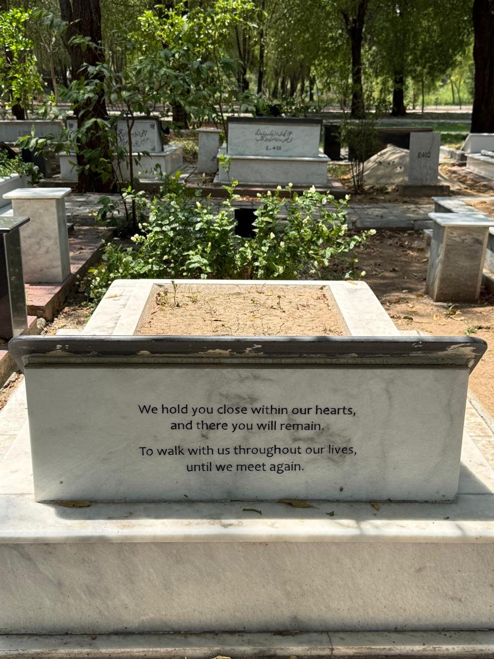 Maintained grave in Pakistan — Qabar Cares