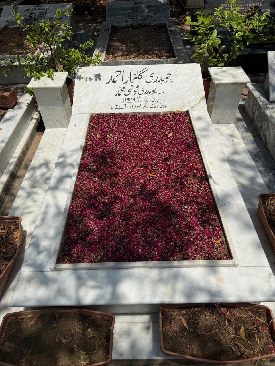 Maintained grave in Pakistan — Qabar Cares